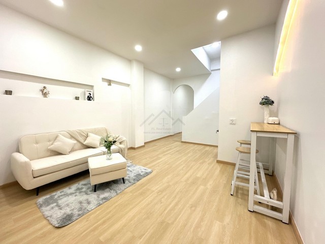 ขายทาวน์โฮมไซส์ใหญ่ 3 ชั้น 4 ห้องนอน ใจกลางโชคชัย 4 ซอยสตรีวิทยา2 รีโนเวททั้งหลัง ตกแต่งพร้อมเอยู่ ทำเลดีมาก ใกล้ รร.สตรีวิทยา2