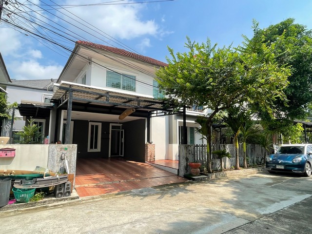 LVPU52908 ให้เช่า บ้านเดี่ยว บ้านบุรีรมย์ รามอินทรา – ซาฟารี BAAN BURIROM RAMINDRA – SAFARI พร้อมเฟอร์นิเจอร์ราคาเช่า : 28,000 บาท/เดือนที่ตั้ง : ถนนรามอินทรา ซอยวัดคู้บอน แขวงสามวาตะวันตก เขตคลองสามวา กรุงเทพมหานครชื่อโครงการ : บ้านบุรีรมย์ รามอินทรา – ซาฟารี / BAAN BURIROM RAMINDRA – SAFARIรายละเอียด :- ที่ดิน 53.9 ตร.วา- พื้นที่ใช้สอย 220 ตร.ม. - 3 ห้องนอน - 2 ห้องน้ำ - แอร์ 4 ตัว ไม่อนุญาตสัตว์เลี้ยงสิ่งอำนวยความสะดวก :