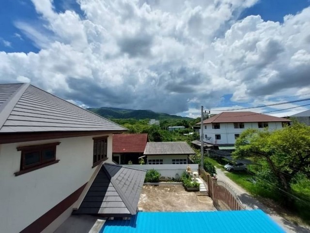 #โซนสุเทพ ขาย 13.5 ล้าน 100 ตรว. หอพัก 4 ชั้น 22 ห้อง #อำเภอเมือง #รับรานได้ประมาณ 720,000 บาท/ปี #เหมาะสำหรับนักลงทุน ผลตอบแทนการลงทุน 6-7% #ใกล้มช. #ใกล้ราชมงคลล้านนาที่ดิน 100 ตรว.หอพัก 4 ชั้นทั้งหมด 22 ห้อง ขนาดห้อง 24 ตรม. มี 18 ห้อง  ห้องพัดลม 4 ห้อง ค่าเช่าเดือนละ 2,800 บาทห้องแอร์ 14 ห้อง ค่าเช่าเดือนละ 3,100 บาท ขนาดห้อง 32 ตรม. มี 4 ห้อง เป็นห้องแอร์ ค่าเช่าเดือนละ 3,200 บาทมีเครื่องทำน้ำอุ่นทุกห้อ�