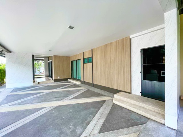 โรบินสัน ไลฟ์สไตล์ คฤหาสน์หรู 6นอน หลังมุม รพ.ปากเกร็ด 2 ถนน345 300ม.ราชพฤกษ์ 1.4 กม. บ้านกว้าง สูงโปร่ง 2ชั้น 105ตร.ว. 350ตร.ม.