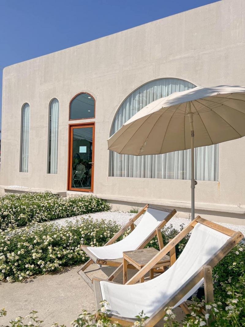   สนใจติดต่อ คุณตั้มโทร: 095-919-5366Line ID : P_Pdesign เซ้งร้านกาแฟ‼️ #ถนนประชาชื่น #บางซื่อ  ใกล้ออฟฟิต SCG- ใกล้สถานีรถไฟฟ้า บางซื่อ และเตาปูน- ใกล้คอนโด และ สถานีรถไฟฟ้า บางซื่อ และเตาปูน- พื้นที่ตัวร้าน 180 ตรม และพื้นที่สวนอีกครึ่งนึง- ได้ของทั้งหมดของที่ร้าน- ที่จอดรถหน้าร้าน 8 คัน- เนื่องจากบ้านอยู่ใกลร้านมากๆ ไม่มีเวลาดู และตอนนี้มีลูกเล็กด้วยครับ เซ้งเพียง 1.3 ล้าน #ต