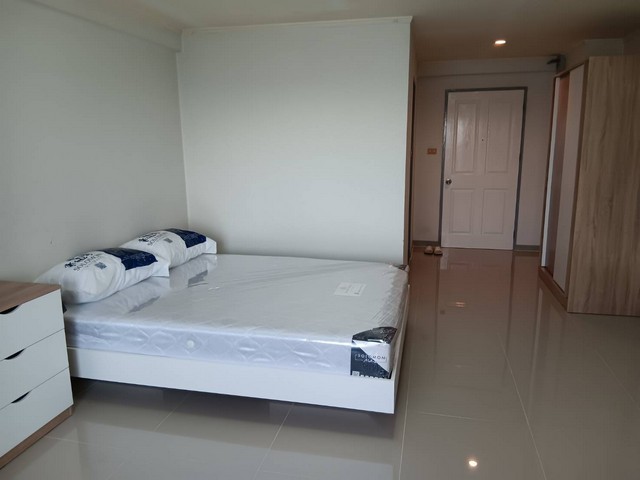 ให้เช่ารีเจ้นท์ ศรีนครินทร์ ทาวเวอร์ For Regent Srinakarin Tower 30 ตรม 6 พันต่อเดือนรายละเอียด :-กดดูภาพ : https://bit.ly/3CsclJahttps://www.winnerestateplus.com/ติดต่อคุณเปี๊ยก Tel: 098-628-7956 ให้เช่ารีเจ้นท์ ศรีนครินทร์ ทาวเวอร์ For Regent Srinakarin แต่งครบพร้อมเฟอร์ เครื่องใช้ไฟฟ้า เตียงฟูก ครบพร้อมหิ้วกระเป๋า เข้าอยู่ได้เลย -พื้นที่ขนาดห้อง 30 ตรม ชั้น 9 (จาก 22 ชั้น)-ขนาด 1 ห้องนอน 1 ห้องน้ำ  -ตกแต่งใหม่ บิ้วอินเฟอร์ เครื่องใช้ไฟฟ้า พร้อ