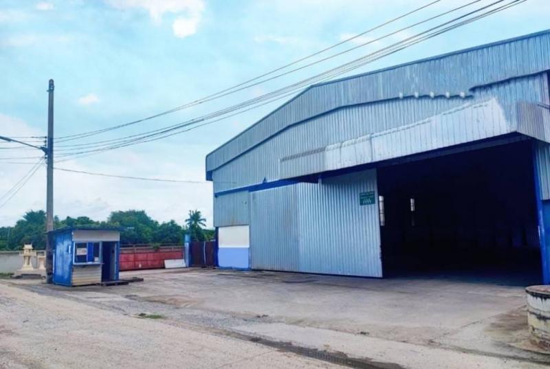 #ให้เช่าโกดังศรีราชาชลบุรี​#ให้เช่าโกดังและคลังสินค้าแหลมฉบัง-ศรีราชา#ขนาดพื้นที่ใช้สอย 2,000 ตร.ม. (ใกล้ท่าเรือแหลมฉบัง ถนนมอเตอร์เวย์สาย7)-พื้นที่ใช้สอย 2,000​ ตรม-แบ่งเป็นสองโกดัง( มีออฟฟิศทั้ง 2 โกดัง)​-โกดังที่1 :พื้นที่ขนาด 1400 ตรม-โกดังที่2 พื้นที่ขนาด 600 ตรม????ไฟฟ้า 3 เฟส (15 โหลด 45 1,000,000)     (จ่ายตามมิเตอร์)​-น้ำปะปา จ่ายตามมิเตอร์ -มีบ่อบาดาล-มี 2 ออฟฟิศ-ห้องน้ำ 3 ห้อง-ติดถนน 2 