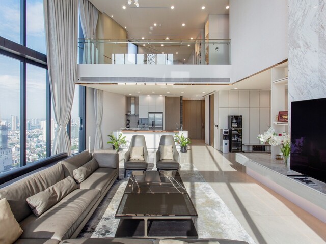 Banyan Tree Residences Riverside BangkokBTS: Klong SanSize: 465 sqm., 4 bedrooms duplex, 8 bathrooms Floor: 40+ unblocked view Rental price: 700,000 Baht/month Selling price: 250,000,000 BahtRef.: 231286Listing Detail: www.rent-bangkok-condo.com/properties/231286Co-agents are welcome. - - -Contact us for more information or arrange a viewing:Email. rbc.rentbangkokcondo@gmail.comCall. 066-0588-655Line ID: @rentbangkokcondohttps://lin.ee/9cMeMxeWhatsapp: 0660588655Wechat 微信: rentbangkokcondo