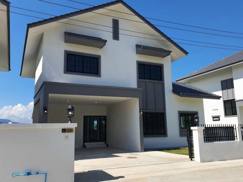 ราคาเริ่มต้น 4.99 ล้าน 80 ตรว. 4 นอน 4 น้ำ โซนสันผีเสื้อ สไตล์ English Modern Luxury สัมผัสความหรูหราสุดสบาย ทำเลดี วิวสวยเห็นภูเขา