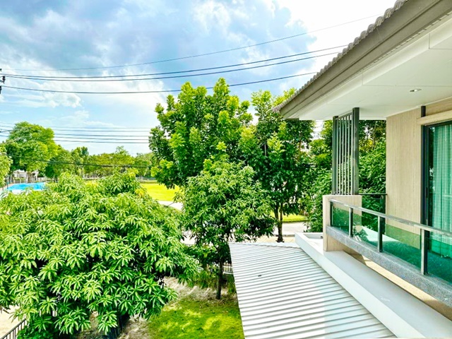 ไลฟ์สไตล์ คฤหาสน์หรู 6นอน โรบินสัน ราชพฤกษ์ 1.4 กม. หลังมุม รพ.ปากเกร็ด 2 ถนน345 300ม. บ้านกว้าง สูงโปร่ง 2ชั้น 105ตร.ว. 350ตร.ม.