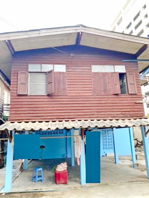  เหมาะสำหรับครอบครัวใหญ่ BTS กรุงธนบุรี 600ม. Airbnb บ้านเดี่ยว 2 ชั้น ให้เช่า14,999 b-mรร.นานาชาติไพโอเนียร์ส 400ม. 3นอน 1น้ำ  52 ตร.วา.200 ตร.ม.ปรับปรุงระบบไฟฟ้าอย่างดีทั้งหลังแหล่งชุมชน ย่านธุรกิจ  ตลาดวงเวียนใหญ่ 0.6 กม.ซ.มานะวิทยา รพ.กรุงธน1 1.1 กม. BTS KrungThonBuri 600m. Airbnb house for rent 2-storey Inter Pioneers Sch 400m. 3bed 1bath suitable for a large family electrical system has been improved throughout the house 52sq.w.200sq.m. community area business district Wongwian Yai Market 0.6 km. Soi Manawittaya Krung Thon Hospital 1 1.1 km. ถ.กรุงธนบุรี สมเด็จพระเจ้าตากส�