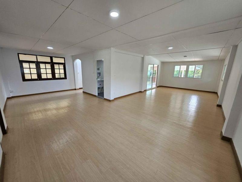 HS 1730 ขายและให้เช่าบ้านเดี่ยวริมคลองบางเขน เหมาะสำหรับอยู่อาศัยหรือทำธุรกิจ ใกล้ MRTแยกติวานนท์ซอยกรุงเทพนนท์