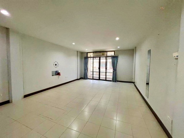 เซ็นทรัล พระราม2 400ม.BTSภาษีเจริญ 5.1 กม.ให้เช่า ติดถนน พระราม 2 อาคารพาณิชย์ 3.5 ชั้น 3คูหา 3 นอน 50ตร.วา. 600ตร.ม.รร.นานาชาติเบซิส