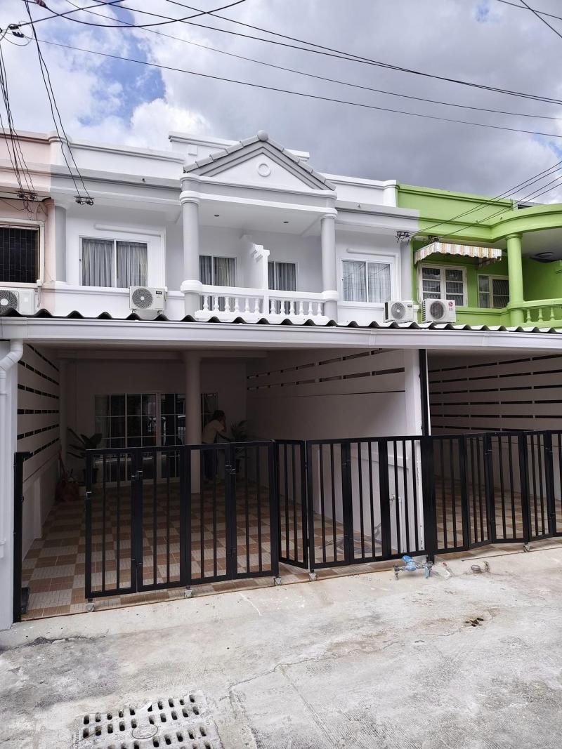 AOM 1417ทาวเฮาส์ฝั่งทะเลมีเพียง2หลังเท่านั้นซอยเพนียดช้างทาวน์เฮาส์ 2ชั้น พิกัด พัทยาเหนือ 2,490,000บาทขนาด 20ตรว.2ห้องนอน2ห้องน้ำ 1ห้องครัว 1ห้องรับเเขก1ที่จอดรถ  ของแถมจัดเต็มชุดเตียงนอน 6ฟุต 1ห้อง ชุดเตียงนอน 5ฟุต 1ห้อง ตู้เสื้อผ้า 2ห้อง โต๊ะเครื่องแป้ง2ห้อง โต๊ะทานข้าว สำหรับ 6 ที่นั่งโซฟารับเเขก 1ชุด ชั้นวางทีวีแอร์1ตัว เตาเเก๊สฮูทดูดควันค่าโอน +ภาษี 50/50 จองเดือนนี้แถมฟ