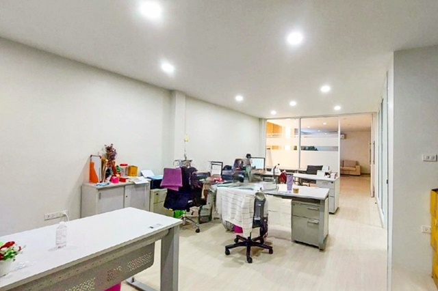 ให้เช่าชั้น4  ริมถนน 100 ตร.ม. 100ตร.วา. เซ็นทรัล ปิ่นเกล้า 400ม. MRTบางยี่ขัน 1.5 กม. อาคารพาณิชย์ 4ชั้น ซ.บรมราชชนนี 1-15 มีลิฟต์