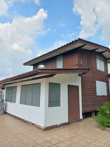 ขายถูกบ้านเดี่ยว 2 ชั้น 2 หลัง เนื้อที่  80 ตรว. หมู่บ้านมิตรประชา ซอย 40 ใกล้สวนสมเด็จย่า ราคา 4,500,000 บาท