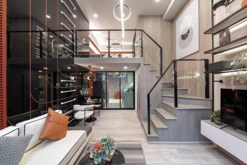 ห้องเลขที่ 1821 ชั้น 18อาคาร Z  พื้น 26.30 ตร.ม.1 Bedroom Duo space (D-B1-07M)ทิศเหนือ **ราคาขายดาวน์ (ต.ค.) 222,100 บาท**(ผ่อนไปแล้ว 19 งวด)งวดที่ 20-26 ชำระงวดละ 5,900 บาทงวดที่ 27 ชำระ 293,300 บาท จ่ายรวมกับงวดโอนได้(ราคาขายดาวน์แต่ละเดือน จะเพิ่มขึ้นตามงวดที่จ่ายจริง) มูลค่าหน้าสัญญา  3,390,000  บาทยอดที่ต้องชำระวันโอน 2,923,300  บาทได้รับส่วนลดวันโอน 400,000 บาทค่าส่วนกลาง 55 บาท/ตร.ม./เดือน รายการส่งเสริมการขาย:1.Digital door lock 1 รายการ2.