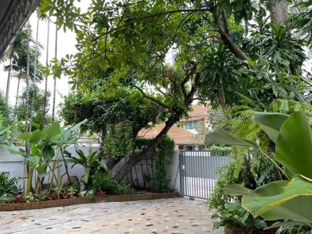 ให้เช่าบ้านเดี่ยว2ชั้น ถนนพระราม9มี3นอน3ห้องน้ำ1ห้องแม่บ้าน1ห้องเก็บของแอร์ครบทุกห้อง เฟอร์นิเจอร์บางส่วน80ตารางวาจอดรถได้2-3คัน