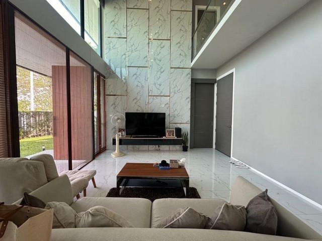 พูลวิลล่าสุดหรู สไตล์โมเดิร์น เฟอร์ครบ ใกล้กาดฝรั่ง หางดง