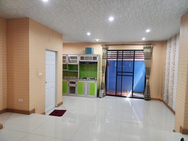 ให้เช่าทาวน์โฮมออฟฟิศ 3 ชั้น จดทะเบียนบริษัทได้ หมู่บ้านสารินวิซ ซอยแบริ่ง22 ใกล้สถานี BTS แบริ่ง  ให้เช่า 29,000 บาทเดือน