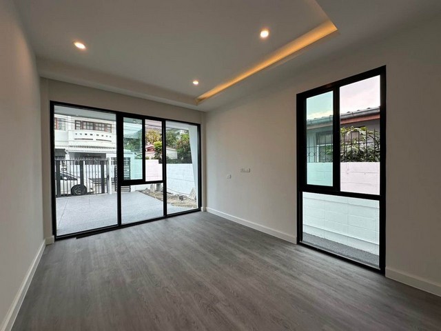 P53 ขายบ้านเดี่ยว ชั้นเดียว รีโนเวทใหม่ โชคชัย 4 ซอย 50  ลาดพร้าว หน้าบ้านทิศใต้ ใกล้ลาดพร้าววังหิน นาคนิวาส โชคชัย4 สตรีวิทยา2