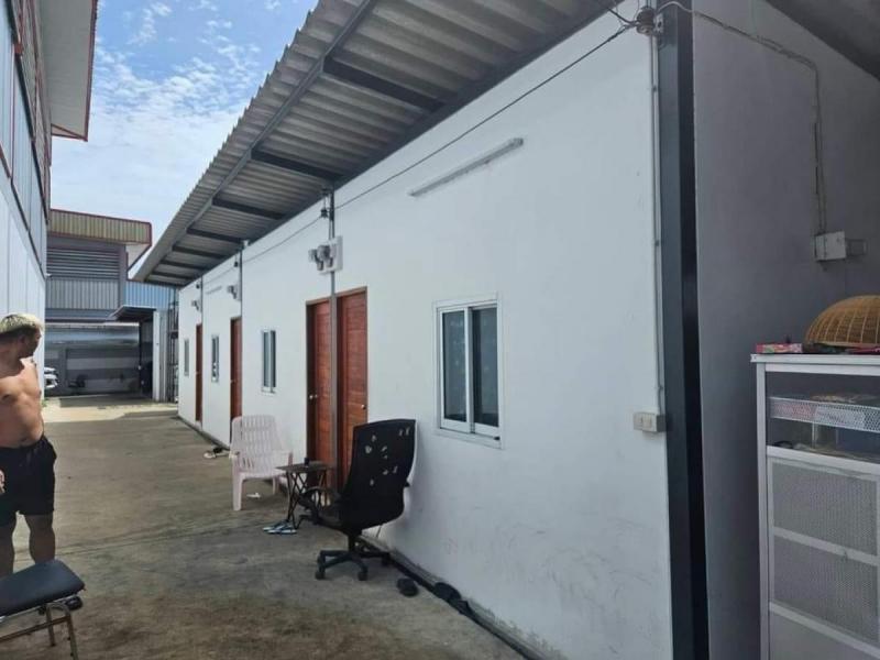 โรงงานสำเร็จรูปขาย1ไร่ออฟฟิต2ชั้น1มี3ห้องชั้นที่2มี2ห้องพร้อมห้องครัวพร้อมบ้านพักคนงาน4ห้องเนื้อที่ใช้สอย900ตร.มถนนกระทุ่มแบนนสมุทรสาคร