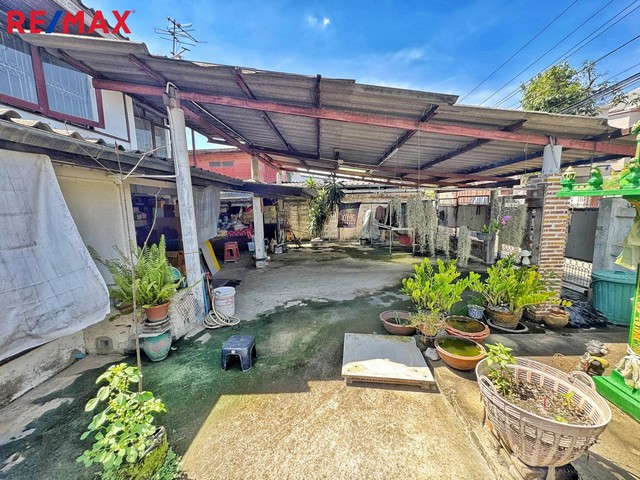 บ้านเดี่ยว รัตนาธิเบศร์ 22 ติวานนท์ 25  ซอยแผ่นดินทอง 60 ตร.วา  ใกล้ MRT บางกระสอ แคราย ทำเลสะดวก