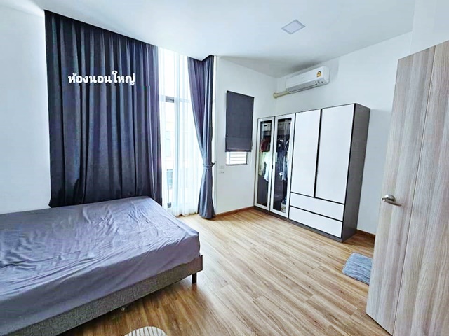 เฟอร์จัดเต็ม ถ.หลวงแพ่ง ติดถนน ม.พระจอมเกล้าเจ้าลาดกระบัง 4.2 กม.ใหม่ บ้าน 3นอน 2 น้ำ ครัวบิวท์อิน  ARLสุวรรณภูมิ 7 กม.