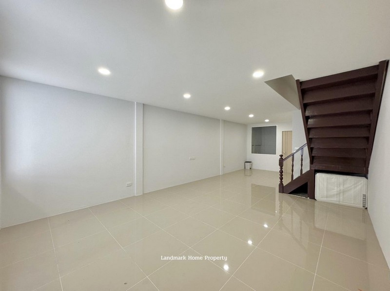 LM24-0166 ขายทาวน์โฮม 2 ชั้น รีโนเวทใหม่ทั้งหลัง พร้อมอยู่ ม.ธนะสิน โครงการ7 ซอยนวมินทร์66 พื้นที่ 16.8 ตรว ทำเลดี