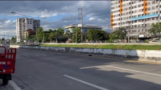 ขายที่ดิน 421 ตารางวา ติดถนนคลองชลประธาน ตำบลช้างเผือก  อำเภอเมือง เชียงใหม่รหัส AOM 1265ที่ดิน 421 ตารางวา แปลงสวย ติดถนนคลองชลประธาน ตำบลช้างเผือก  อำเภอเมือง เชียงใหม่ใกล้แหล่งท่องเที่ยว และใกล้มหาลัย เหมาะซื้อไว้ลงทุน  รายล้อมด้วยคอนโด  และโรงแรม ห่างมหาลัยเชียงใหม่ เพียง 1.6 กม  ถนนนิมานเหมินทร์ เพียง 2 กม เซนทรัล เชียงใหม่ เพียง 8.6 กม สนามบินบิน เพียง 6.6 กม ห้างเมญ่