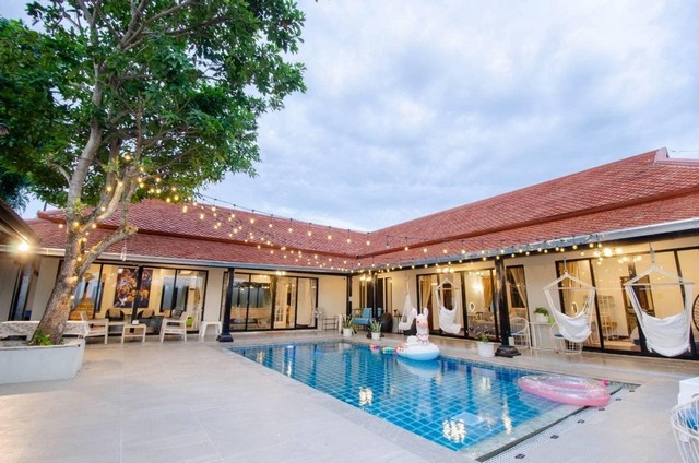 AOM 1277ขายพูลวิลล่าอ่างมาบประชัน สามารถทำธุรกิจรายวันได้ ขายพร้อมผู้เช่าสัญญา 1 ปี  ปัจจุบัน ค่าเช่าเดือนละ 70,000 บาทราคา 16,900,000 ล้านค่าโอน+ภาษี 50/50 ขนาด 142 ตารางวา 3 ห้องนอน 4 ห้องน้ำ สระว่ายน้ำ 4×6.5เมตร จอดรถในบ้าน 2-3 คัน สามารถทำธุรกิจพูลวิลล่ารายวันได้ เฟอร์นิเจอและเครื่องใช้ไฟฟ้าครบครัน  sellPrice16,900,000 ขอรูปและรายละเอียดเพิ่มเติม  สนใจนัดชมสถานที่จริงคุณต๋อม 081-925-2443   คุณต๋อย 086-54