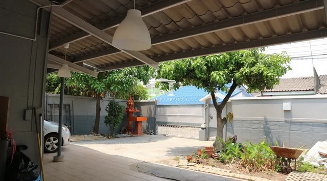 ขายบ้านเดี่ยว 2 ชั้น โชคชัย 4 ขนาด 99 ตร.ว. ใกล้ MRT โชคชัย 4 จอดรถได้ 6 คัน  เหมาะอยู่อาศัยหรือปล่อยเช่า