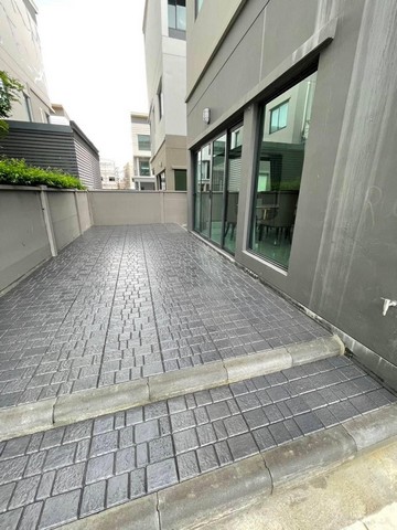 LV52928 ให้เช่า บ้านกลางเมือง รามอินทรา 83 สเตชั่น สไตล์วิวล่าหรู 3 ชั้น ติดสวน บ้านติดหัวมุม ใกล้รถไฟฟ้าสายสีชมพู พร้อมเข้าอยู่