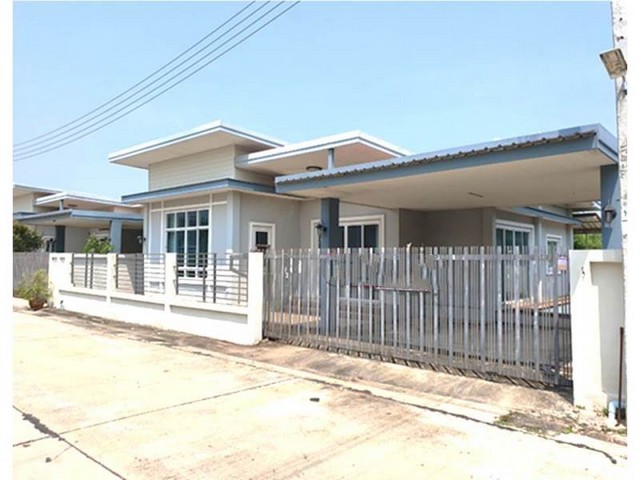   Code ID : PGPLK620015  ราคา 2,050,000  บาท ▸ เนื้อที่ 62.20 ตร.ว   พื้นที่ใช้สอย 140.6 ตร.ม.   ▸ 3 ห้องนอน 2 ห้องน้ำ    ▸ 2 ที่จอดรถ   บ้านหันไปทางทิศใต้  พิกัดทรัพย์ : https://maps.app.goo.gl/jYksd63XsWiifFdL8  สถานที่ใกล้เคียง ▸ใกล้  มหาวิทยาลัยนเรศวร ▸ใกล้  ท่าอากาศยานพิษณุโลก ▸ใกล้  โลตัส พิษณุโลก 2 (ท่าทอง) ▸ใกล้  แม็คโคร พิษณุโลก 1  สอบถามเพิ่มเติม / นัดชม โทร. 097-419-5982(พลอย) โทร. 096-932-4624(ออมสิน) Line : @panaya (มี@ด้านหน้า)  ปรึกษาสินเชื่อฟรี One Stop Service ด�