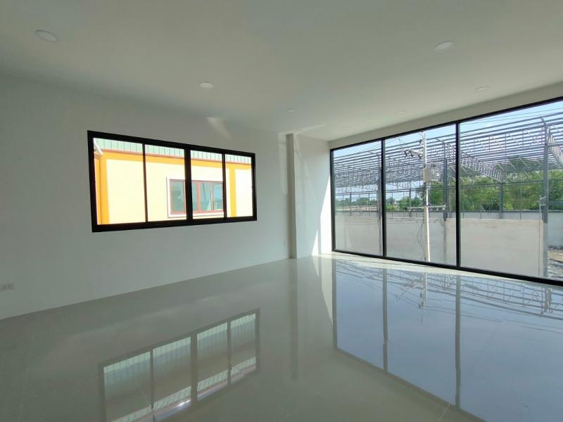 ขายโกดังโรงงานบนทำเลทอง พระราม 2 บางกระเจ้า สมุทรสาคร   โรงงานใหม่พร้อมออฟฟิศ 2 ชั้น พื้นที่ 1-1-11 ไร่