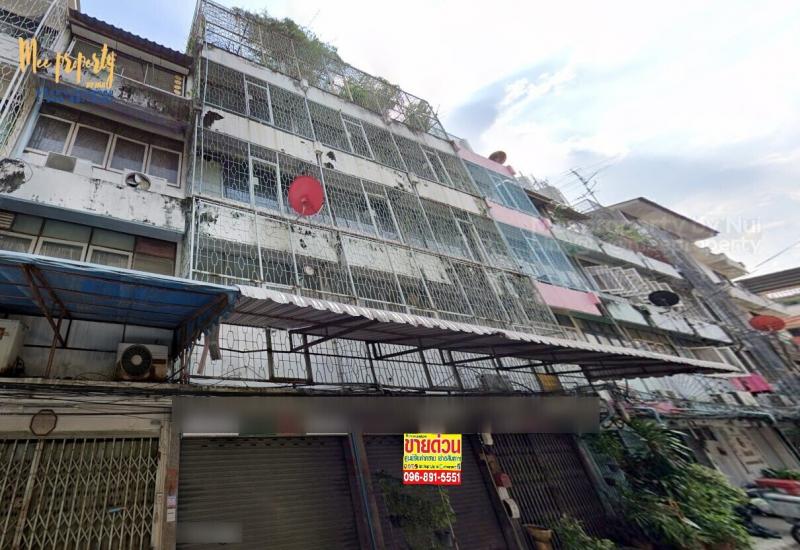 ขายอาคารพาณิชย์ ทำเลดี!! 3 คูหา 5 ชั้น   ถนนจันทน์ซอย 16 แยก 6 เดินทาง 5 นาทีถึงแยกสาทร-นราธิวาส เหมาะค้าขาย ทำธุรกิจ ทำออฟฟิศ หรืออยู่อาศัยการเดินทางที่สะดวก ใกล้สถานีรถไฟฟ้าหลายสาย- รถไฟฟ้า บีทีเอส สถานีเซนหลุยส์  10  นาที  3.1 กม.- รถไฟฟ้า บีทีเอส สถานีสุรศักดิ์  9 นาที  2.7 กม.- รถไฟฟ้า บีทีเอส สถานีช่องนนทรี  7 นาที  2.1 กม.ขนาดพื้นที่ คูหาละ  8.7 ตร.ว.  (3 คูหา )ขนาดคูหาละ  3.5 * 12 เมตร สร้าง