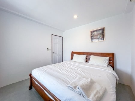 บ้านเช่า 3 ห้องนอน เฟอร์นิเจอร์ครบ พร้อมอยู่! พิกัด: ต.ตลิ่งงาม อ.เกาะสมุย จ.สุราษฏร์ธานี