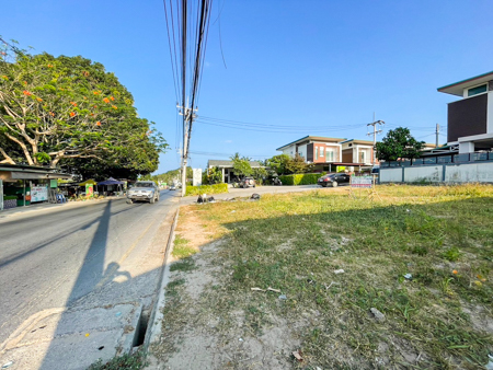 Land For Rent Good Location  Suitable for long-term business Located on Bon Kai Intersection Road Not far from the main road