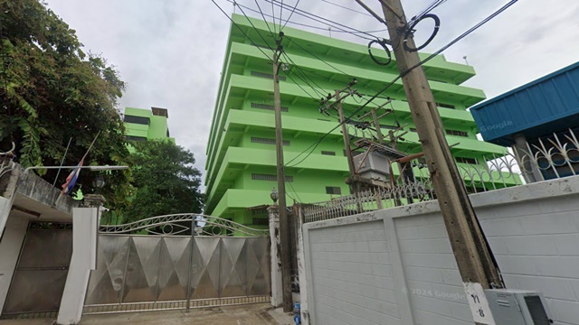 เข้าออกสะดวก รพ.บางมด 2 กม.เอกชัย MRT พระรามที่ 2 ซอย 39 1.7 กม.บิ๊กซี ดาวคะนอง 2.3 กม. 3ตึก พร้อม รง.4 พระรามที่ 2 ซอย 14-24 โรงงาน สำนักงาน 4.5ไร่  ให้เช่า 899,999 b-m 14,000ตร.ม. ม.สยาม 4.2กม.Big C Dao Khanong 2.3km. 3buildings Rama2 Soi 14-24 Factory license 4 Factory office 4.6rai for rent 899,998 b-m 14,005 sq.m.  Siam Village 4.2 km. Easy access Bangmod Hospital 2 km. Ekachai MRT Rama 2 Soi 39 1.7 km. ถ.พระรามที่ 2 เอกชัย แขวงบางมด เขตจอมทอง กรุงเทพมหานคร 4 ไร่ 240 ตรว.  14,005 ตร.ม.4 rai 240 sq.wa 14,005 sq m.ถูกมาก ตรว.ละ 65 บาท โรงงาน 4.5 ไร่ 3 ตึก มี รง.4:ตึก 1: 6 ชั้น�