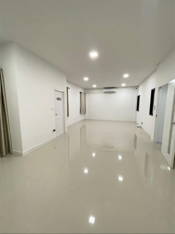 Me53ขายหรือให้เช่า สำนักงานออฟฟิศ 3 ชั้นพร้อมโกดัง ซอยร่วมสุข3  ย่านลำลูกกา คลอง4 ใกล้มอเตอร์เวย์