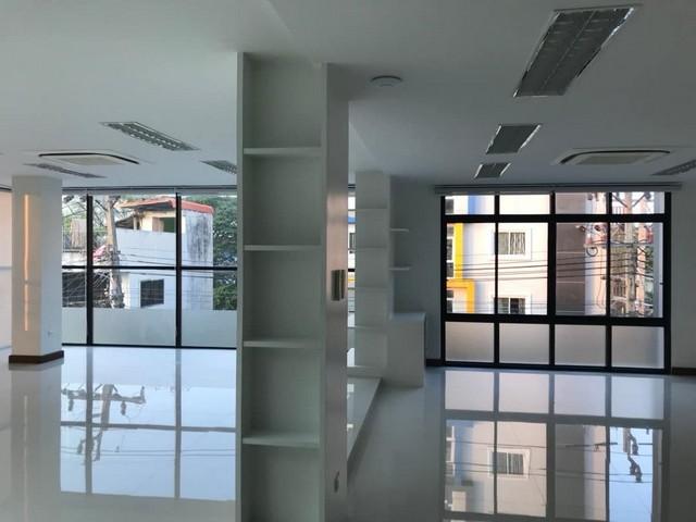 P65 ขาย อาคาร สำนักงาน 4 ชั้นครึ่ง 907 ตรม. พร้อมโกดัง 2 ชั้น รามคำแหงซอย 4 (สมานมิตร) ใกล้ทางด่วน Airport Link