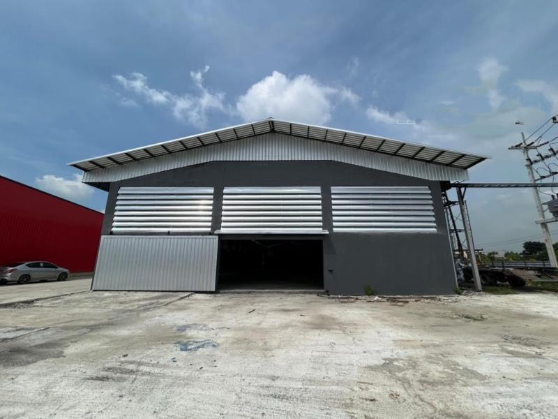 #ให้เช่าโรงงานใกล้สุวรรณภูมิ​#ให้เช่าโรงงาน/คลังสินค้า????พื้นที่ขนาด 1,440 ตร.ม.???? ใกล้สนามบินสุวรรณภูมิ บ้านโพธิ์ ฉะเชิงเทรา____________________________รายละเอียด :-พื้นที่ขนาด 1,440 ตารางเมตร กว้าง 18 เมตร ลึก 80 เมตร-รับน้ำหนักได้เฉลี่ย 3 ตัน/ตรม.-รับน้ำหนักได้เฉลี่ย 3 ตัน/ตรม.-มีหม้อแปลง 500 KVA-พื้นที่หน้าโกดังกว้าง จอดรถได้สะดวกสบาย -เหมาะทั้งเก็บสินค้า ห้องเย็น ผลิตสินค้า และอื่นๆ-รถตู้ค