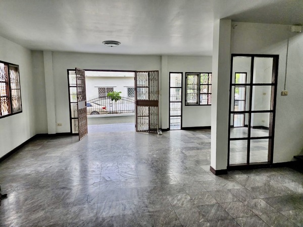 ขายบ้านเดี่ยว 2 ชั้น บ้านเลขที่ 8/88 อยู่แล้วเฮง 64 ตร.ว. กานดา การ์เด้นท์ (บ้านหลังมุม) 4 นอน 3 น้ำ หันหน้าทิศใต้ ลมเย็นสบาย