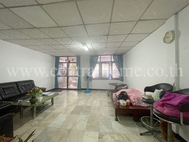 ทาวน์เฮ้าส์ ดินแดง จตุรทิศ 2 ( ซอยแสงอุทัยทิพย์ ) หลังริม