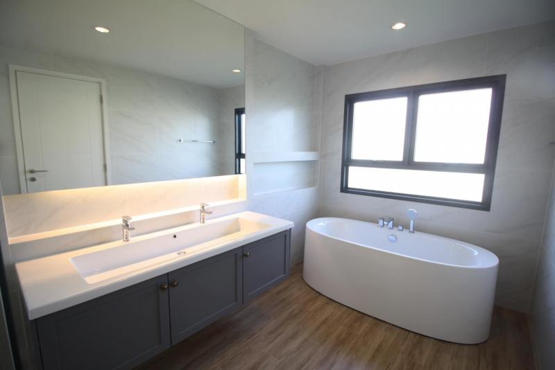 ให้เช่าบ้านใหม่เศรษฐสิริบางนา102 วา5 นอน 6 น้ำ 1 ห้องรับแขก1 ส่วนรับประทานอาหาร 1 ห้องครัว | 3 ที่จอดรถ | 1 ห้องแม่บ้านถนนบางนาตราด