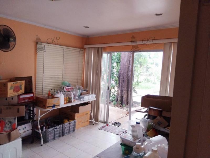 ขาย บ้านเดี่ยว สัมมากร มีนบุรี 2 ติดถนน เดินทางง่าย ใกล้ห้างสรรพสินค้าและตลาด แขวงบางชัน เขตคลองสามวา กรุงเทพฯ ติดต่อสอบถามได้ค่ะรายละเอียด (Description)- ขนาด 60 ตร.วา- 4 ห้องนอน 2 ห้องน้ำ- เครื่องปรับอากาศ 4 เครื่อง- ที่จอดรถ 2 คันการเดินทาง- ถนนสามวา  130 เมตร- ถนนสุวินทวงศ์  2.9 กิโลเมตร- MRT ตลาดมีนบุรี  4.6 กิโลเมตร- ถนนสีหบุรานุกิจ  4.7 กิโลเมตร- ถนนนิมิตใหม่  4.9 กิโลเมตรสถานที่ใกล้เคี