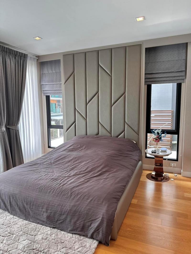 ขายให้เช่าโครงการหมู่บ้านศุภลัยเอสเซ้นต์-สวนหลวง 70วา  5ห้องนอน 1ห้องแม่บ้าน5ห้องน้ำ 2ห้องนั่งเล่น แอร์ทุกห้อง ถนนเฉลิมพระเกียรติ