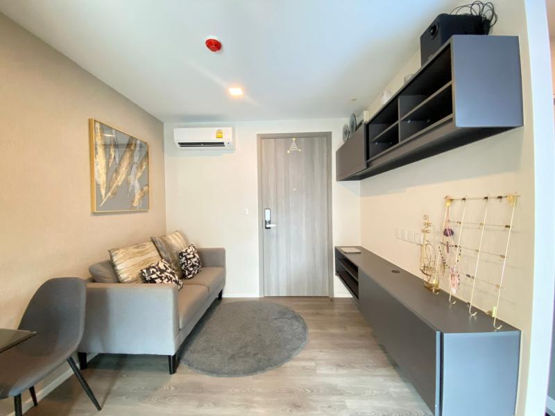 ขายด่วน คอนโด นอตติ้ง ฮิลล์ จตุจักร ซื้อเลย ห้องสวย ราคาดี!????ขายราคาเพียง 4,190,000 บาท เท่านั้น!✔️ 1 Bedroom Plus ขนาด 33.32 ตรม. ชั้น 4 1 ห้องนอน 1 ห้องทำงาน 1 ห้องนั่งเล่น 1 ห้องน้ำ ➖ ห้องสวย เฟอร์นิเจอร์อย่างดี พร้อมตู้เสื้อผ้าขนาดใหญ่ 2 ตู้ ➖ห้องทำงาน สามารถลงเตียง ปรับเป็นห้องนอนที่ 2 ได้➖ทิศเหนือ ไม่ร้อนตลอดทั้งวัน WFH ได้สบายๆ➖ สิ่งอำนวยความสะดวกครบครัน➖ เฟอร์นิเจอร์ครบชุด ภายใ