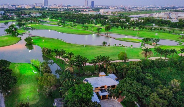 LV52937 ขาย บ้านเดี่ยว Pool Villa 2 ชั้นพร้อม Outdoor Pavilion กลางไข่แดงสนามกอล์ฟ วิวสวย ติดสนามกอล์ฟและLake สงบ เป็นส่วนตัว