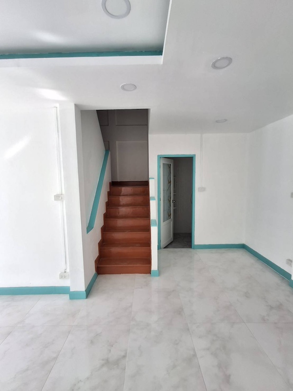 BS916 ขายด่วน ทาวน์เฮ้าส์ 2 ชั้น 18 ตารางวา หมู่บ้านแพรมาพร ธัญบุรี-คลอง11  ใกล้ทางด่วนถนนกาญจนาภิเษก (วงแหวนรอบนอกตะวันออก)