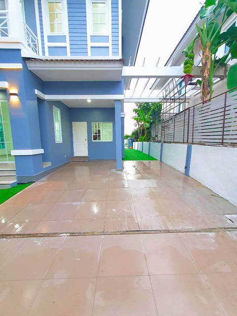 กาญจนาภิเษก30-40 มอเตอร์เวย์ เฉลิมพระเกียรติ ให้เช่าบ้านเดี่ยว 2 ชั้น 19,999 และ ขาย5.99 ล้านบาท อยู่ระหว่าง รร.นานาชาติแพนเอชียร์ และรร.นานาชาติชาร์เตอร์  60ตรว. 235ตรม.Kanchanaphisek 30-40 Motorway Chaloem Phrakiat 2-storey detached house for rent 19,999 and for sale 5.99 million baht located between Pan Asia International School and Charter International School 60 sqm. 235sqm.กาญจนาภิเษก แขวงประเวศ เขตประเวศ กรุงเทพมหานคร 10250-3 ห้องนอน -2 ห้องน้ำ -1 ห้องรับแขก -1 ห้องครัว -สนามหญ้าเทียมรอบบ้าน -จอดรถได้ 4 คัน (ใน�