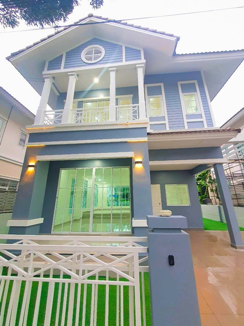 กาญจนาภิเษก30-40 มอเตอร์เวย์ เฉลิมพระเกียรติ ให้เช่าบ้านเดี่ยว 2 ชั้น 19,998 และ ขาย5.99 ล้านบาท อยู่ระหว่าง รร.นานาชาติแพนเอชียร์ และรร.นานาชาติชาร์เตอร์  60ตรว. 235ตรม.  Chaloem Phrakiat 2-storey detached house for rent 19,998 and for sale 5.99 million baht located between Pan Asia International School and Charter International School 60 sqm. 235sqm.Kanchanaphisek 30-40 Motorway กาญจนาภิเษก แขวงประเวศ เขตประเวศ กรุงเทพมหานคร 10250-3 ห้องนอน -2 ห้องน้ำ -1 ห้องรับแขก -1 ห้องครัว -สนามหญ้าเทียมรอบบ้าน -จอดรถได้ 4 คัน (ใ�