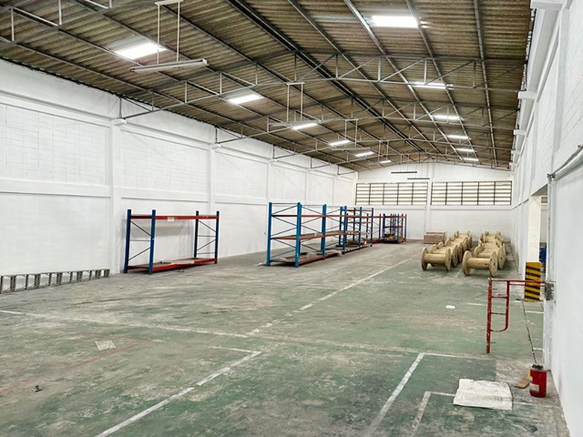 ติดถนน รร.บ้านบางจาก 1.3 กม.ถูกที่สุดในโลก ตลาดมีสุข 1.5 กม. สุขสวัสดิ์76-80 ให้เช่า โกดัง 400 ตร.วา.1,600 ตร.ม. BTSช้างเอราวัณ 5.8 กม.