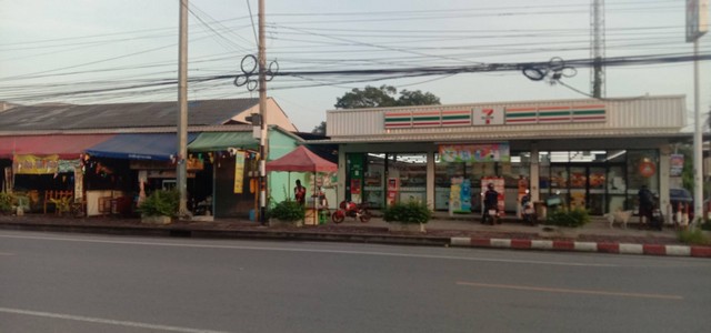 ขายที่ดินสวย 709 ตารางวา  พร้อมผู้เช่า ติดถนนเลียบด่วนวงแหวนกาญจนา-พุทธบูชา ประชาอุทิศ ซอย 76  ตารางวาละ 90,000 บาท   ZTK136